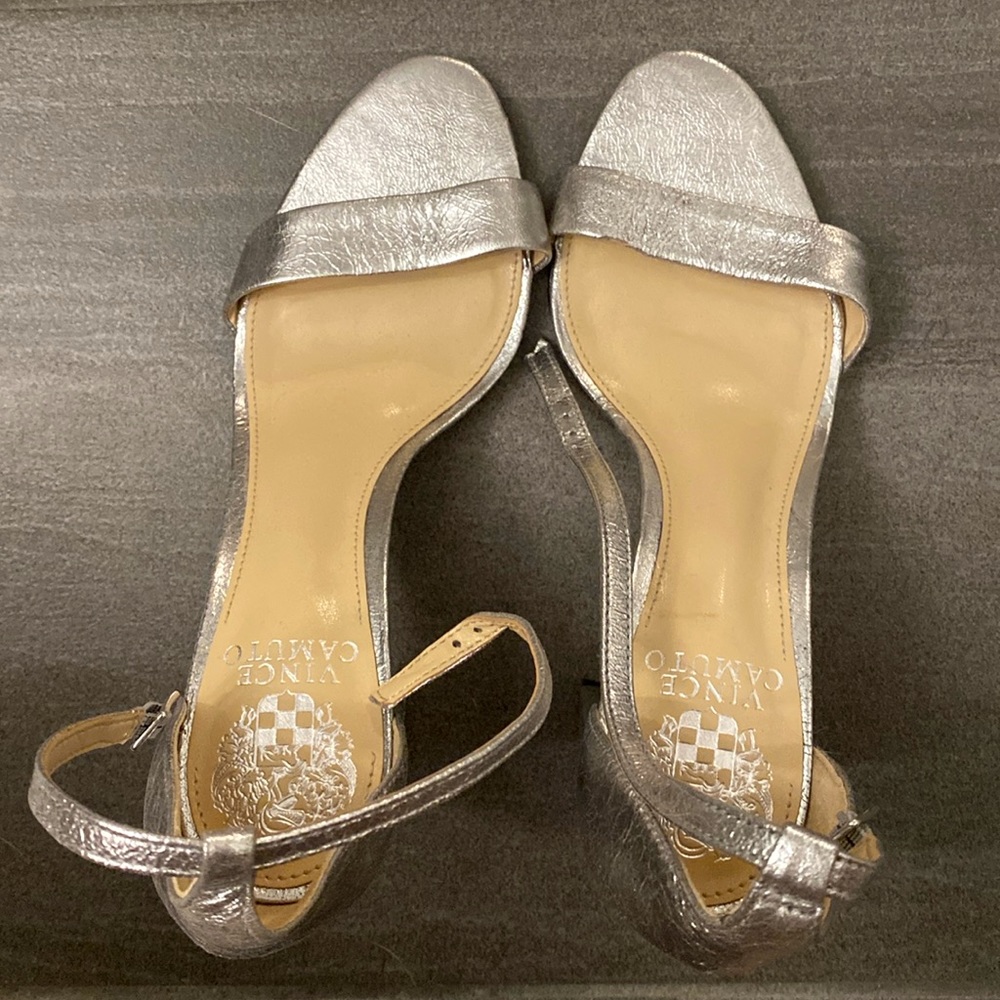 NWOT Vince Camuto Silver Heels size 7.5